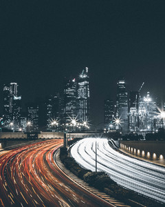 都市車流燈光閃爍夜景