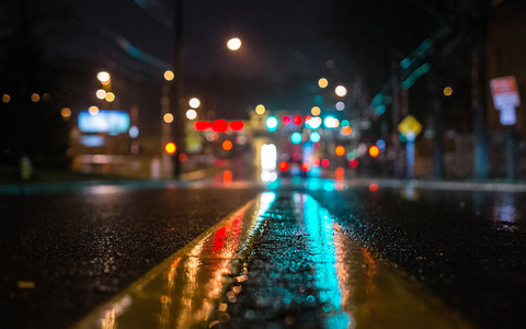 雨后夜晚的街道